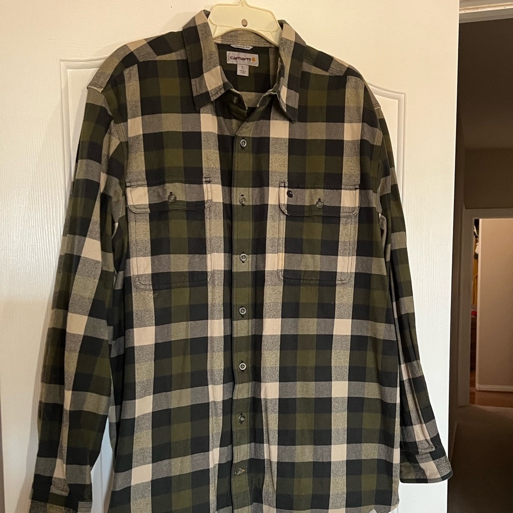 Mens Carhartt shirt heavy weight flannel.